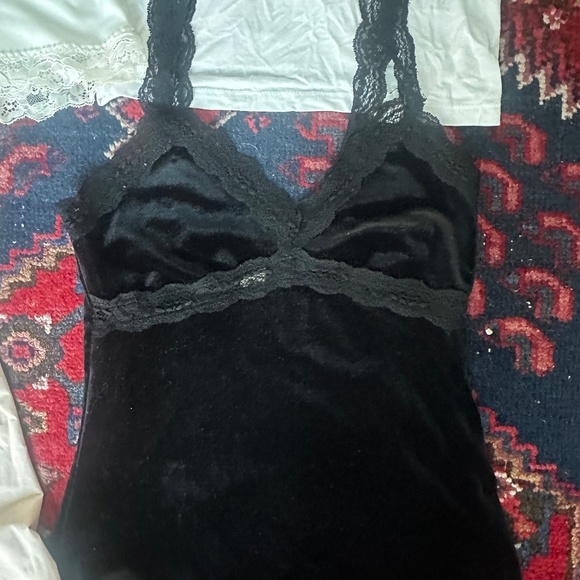 5 Intimates (Small & 34B):Spanx x 2 Hanro x 1 + BlackVelvet Cami & WhiteBraTop - Picture 6 of 9